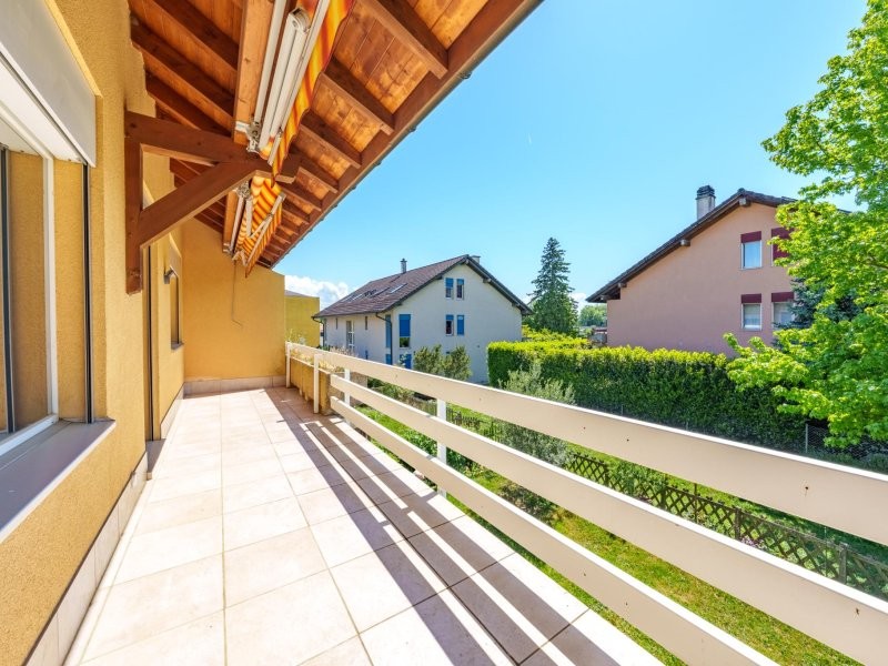 Charmant appartement de 5,5 piÃ¨ces avec cheminÃ©e au 1er Ã©tage d'un petit immeuble
