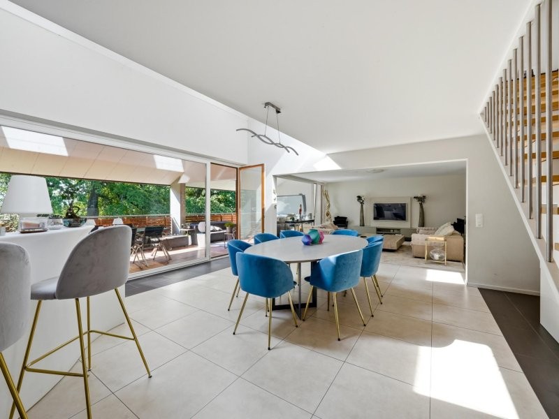 Beau duplex en attique de 5,5 piÃ¨ces Ã  Bursinel