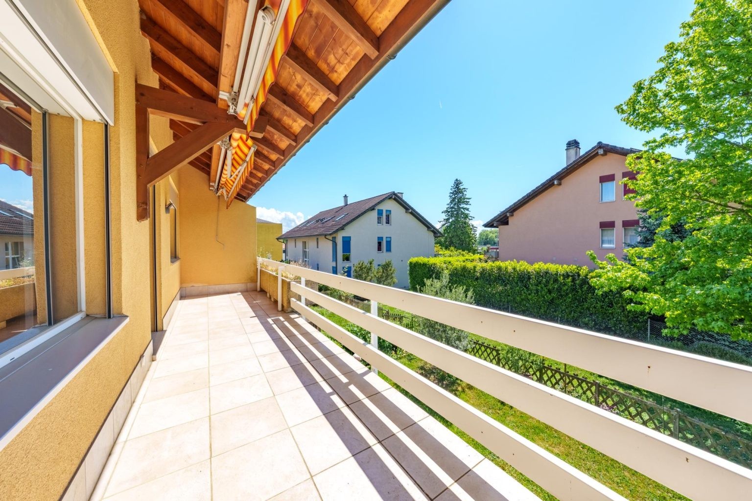 Charmant appartement de 5,5 piÃ¨ces avec cheminÃ©e au 1er Ã©tage d'un petit immeuble