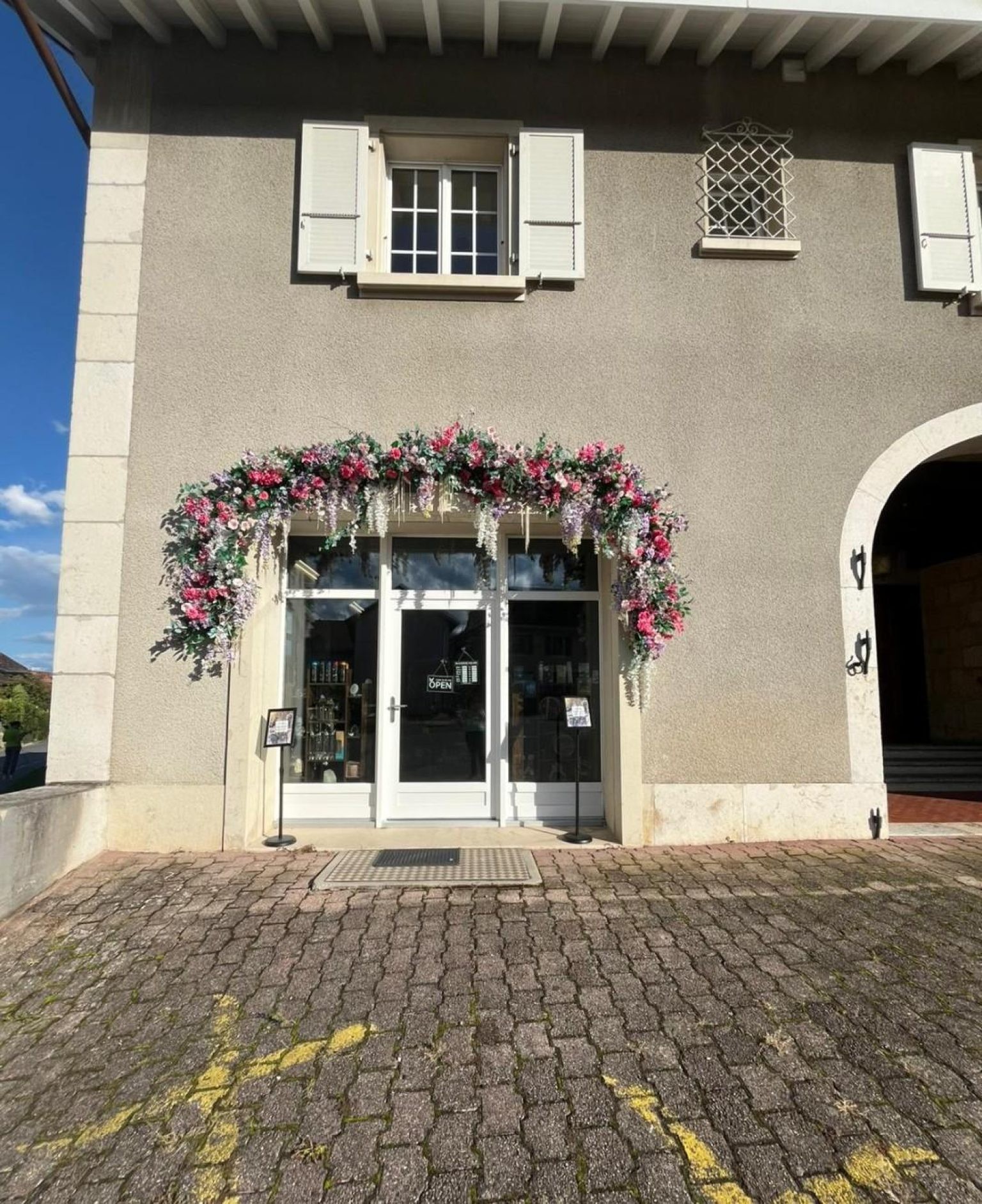 TrÃ¨s jolie arcade commerciale au centre du village d'Eysins