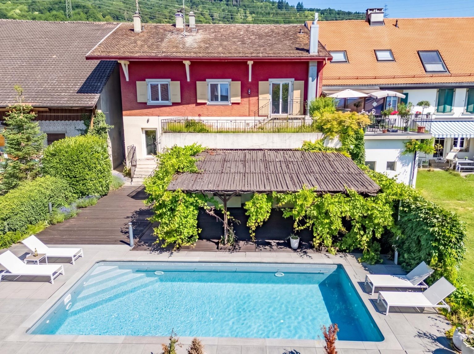 Maison villageoise avec piscine