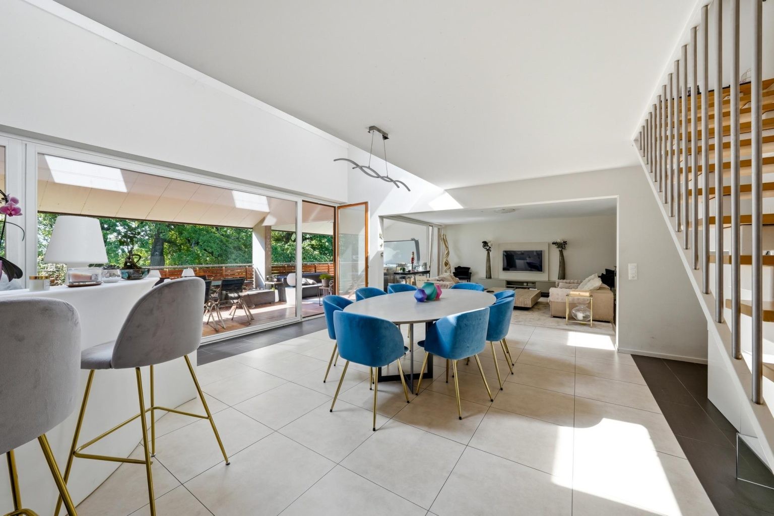 Beau duplex en attique de 5,5 piÃ¨ces Ã  Bursinel