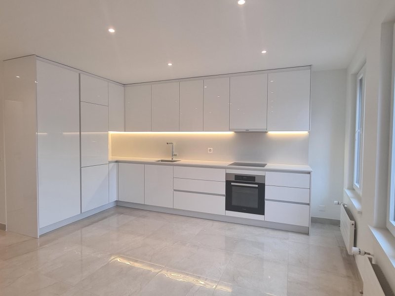 Magnifique appartement de 4 piÃ¨ces entiÃ¨rement rÃ©novÃ©, idÃ©alement situÃ©