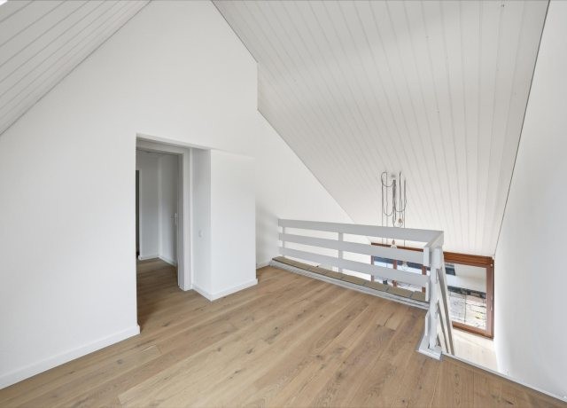 Attique lumineux en duplex avec grand balcon Ã  St-Cergue, Vente aux enchÃ¨res - photo 9