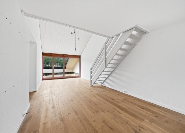 Attique lumineux en duplex avec grand balcon Ã  St-Cergue, Vente aux enchÃ¨res - photo 3